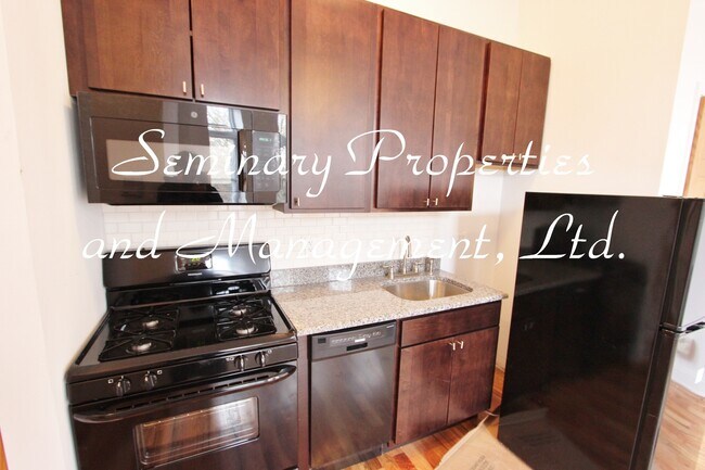 Building Photo - Bright and sunny rehabbed studio apartment with dishwasher  near the brown line and METRA