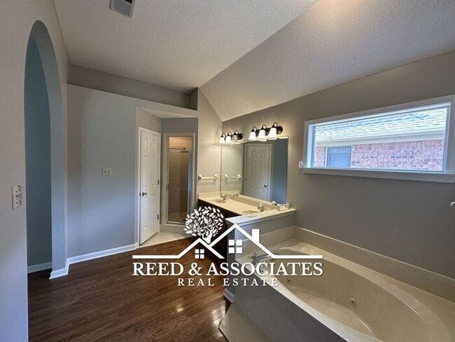 Building Photo - Nice 3 Bedroom in Collierville!
