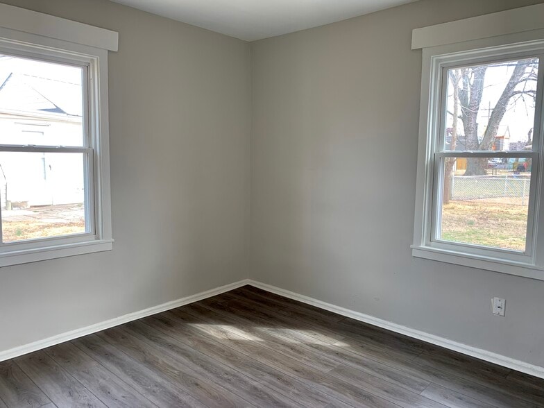 Building Photo - 112 Polster Dr