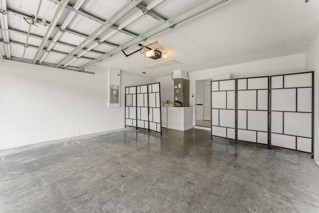 Building Photo - 3 bed with Solar heating Private Pool