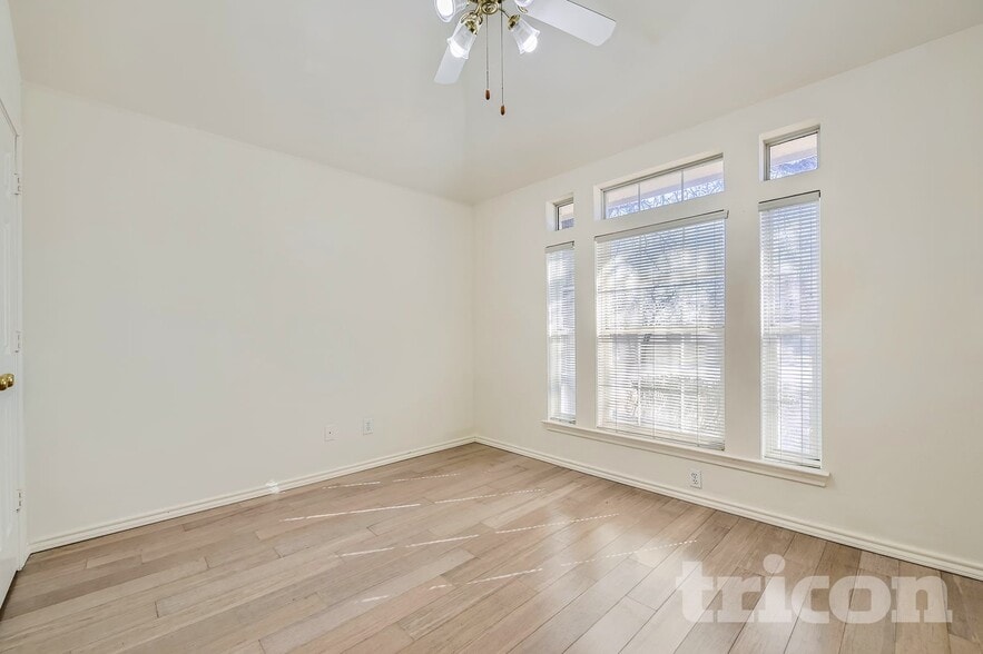 Building Photo - 5933 Sagebrush Trail