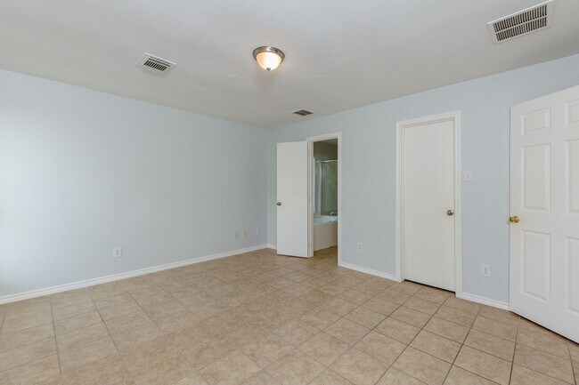 Building Photo - 7615 Greenwood Point Dr