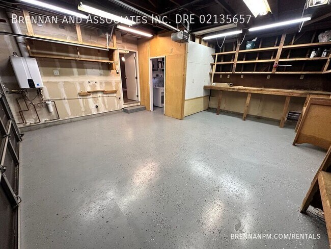Building Photo - 975 Hemlock Ave