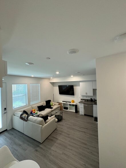 Building Photo - 222 Scratch Rd