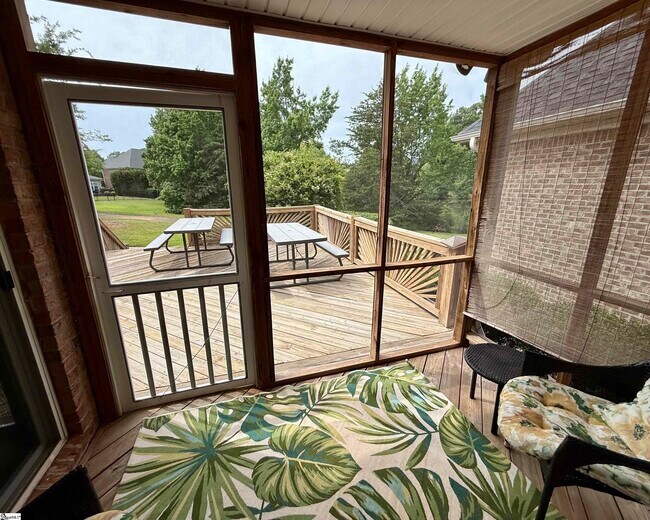 Building Photo - 19 Ruby Lake Ln