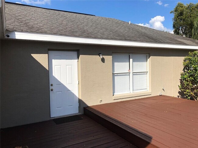 Building Photo - 616 E 1st St