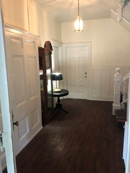 Entrance Foyer to Bldg - 1511 Spring Ave