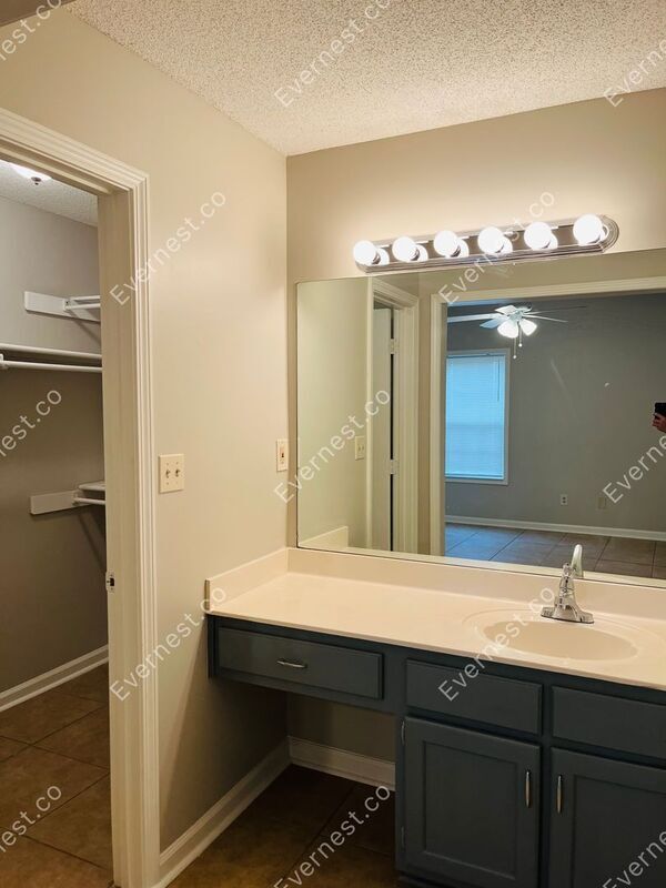 Building Photo - 7091 Hampton Dr