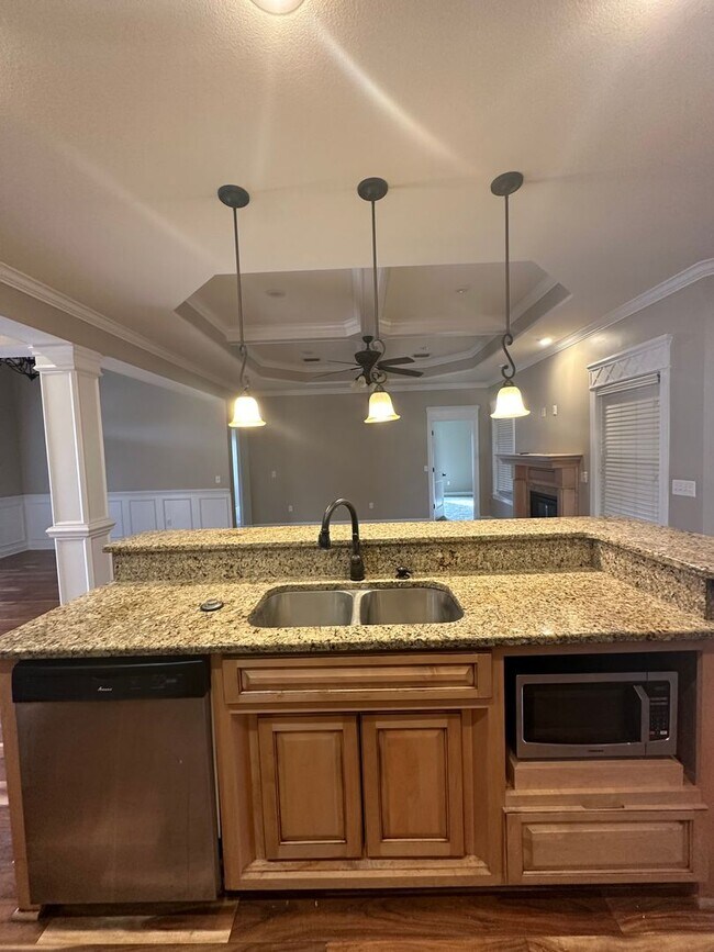 Building Photo - Shell Landing East!!! FRESH PAINT!!! NEW FLOORING!!!