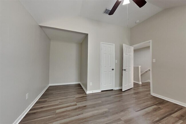 Building Photo - 728 Pateway Ct