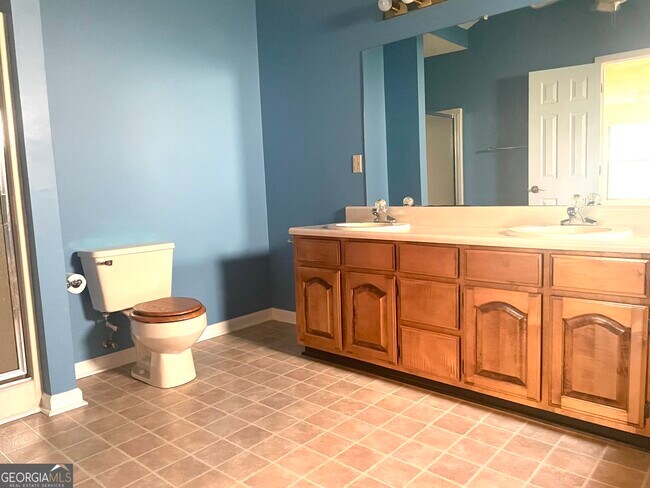 Building Photo - 102 Ridgestone Ct