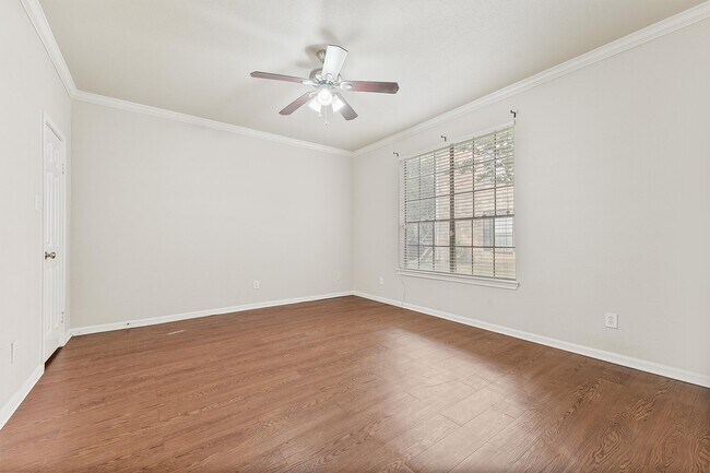 Building Photo - 2255 Braeswood Park Dr