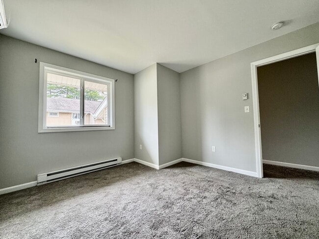 Building Photo - 466 Danbury Rd