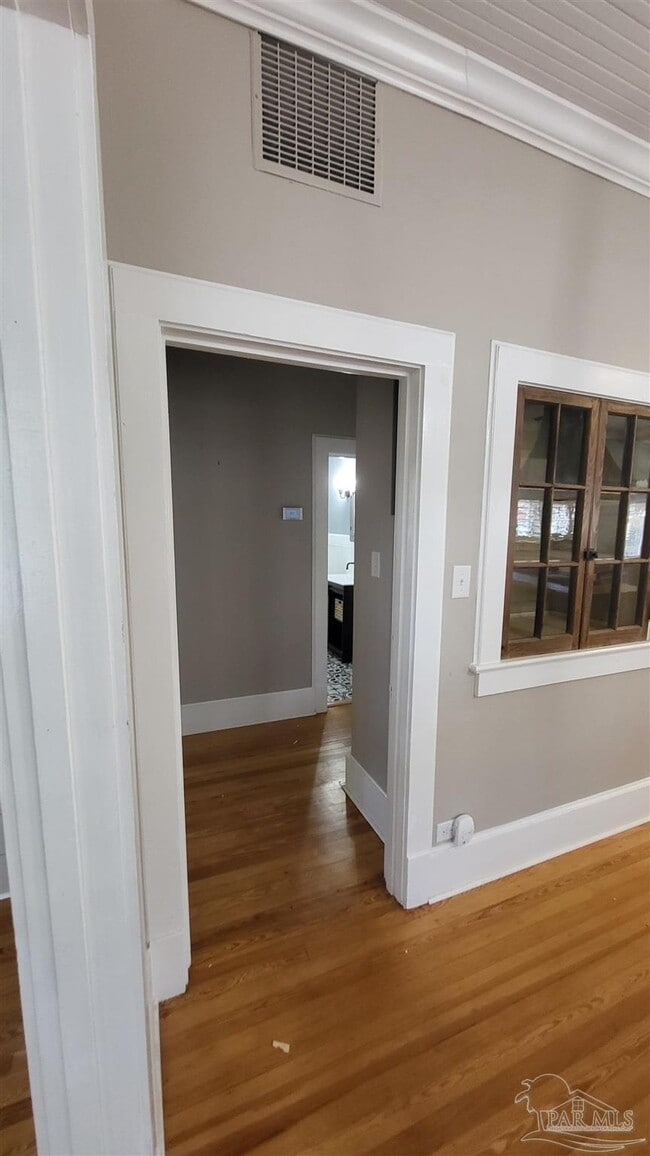 Building Photo - 1800 E Lloyd St