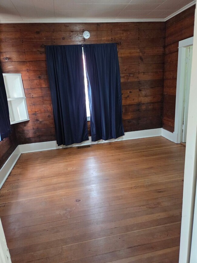 Building Photo - Spacious 4-Bedroom Home in the Heart of Kellogg