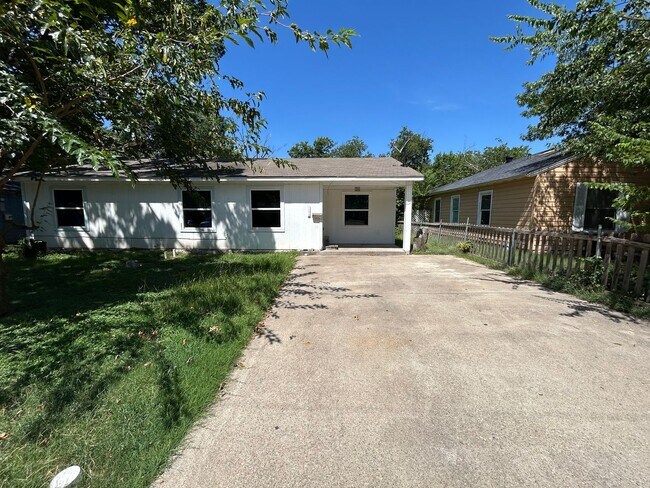 Building Photo - Suburban Gem