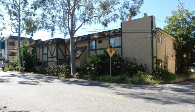 Building Photo - 10635 Sherman Grove