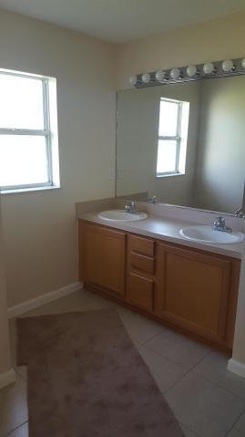 Building Photo - 529 SW Baoy Ave