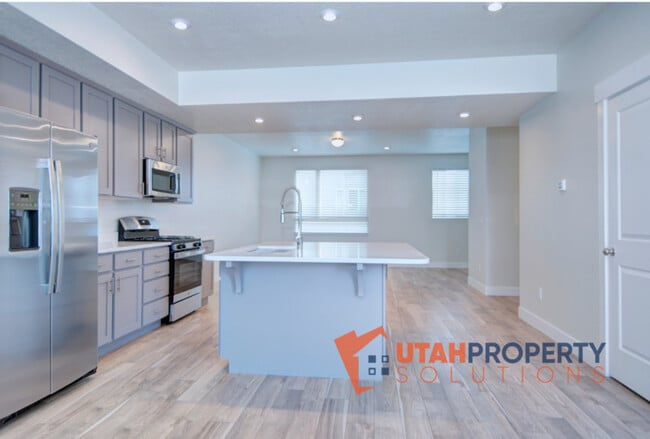 Building Photo - 408 S 980 W