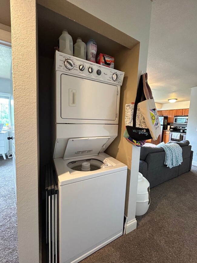 Building Photo - $1,100 | 1 Bedroom, 1 Bathroom Condo | No ...