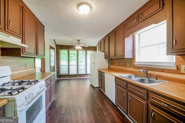 Building Photo - 4690 Balley Shannon Dr