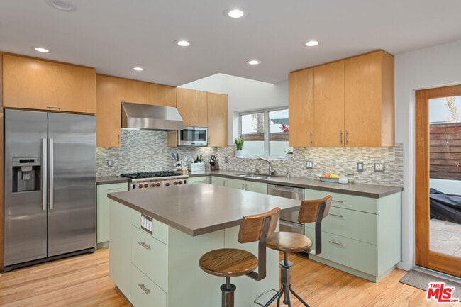 Building Photo - 843 17th St