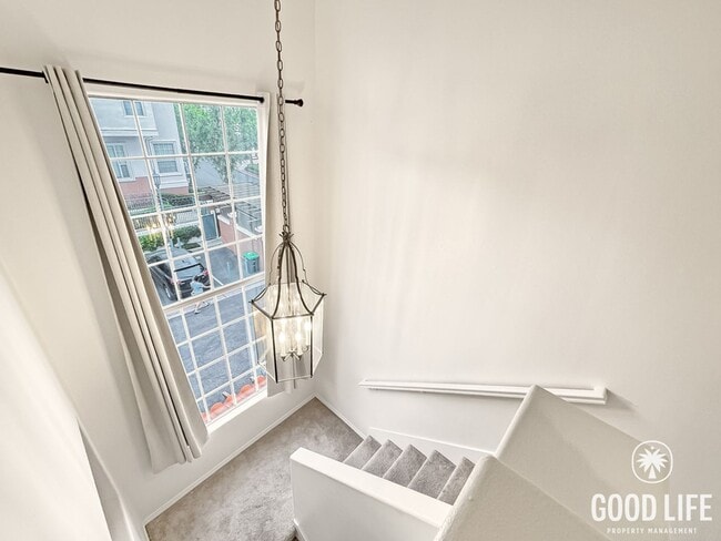 Building Photo - Bright 2Bd/2.5Ba End Unit w/Water/Sewer/Trash Included In Prestigious Tustin Community!