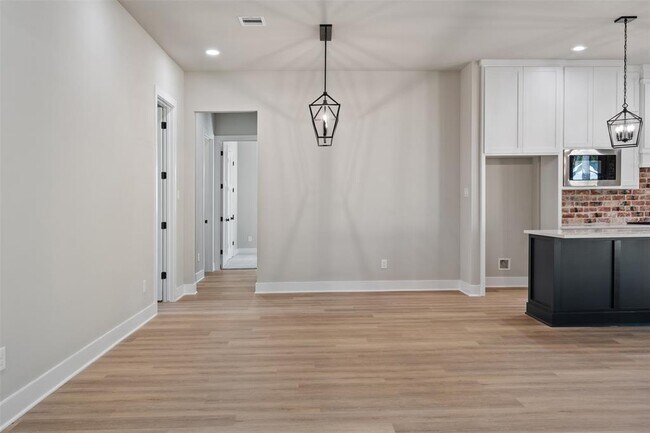 Building Photo - 15109 Paradise Ct