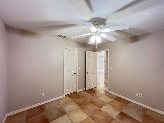 Building Photo - Modern 3-Bedroom, 2-Bathroom Home in Ocala! WASHER & DRYER INCLUDED!