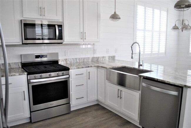 Building Photo - Clambake Cove