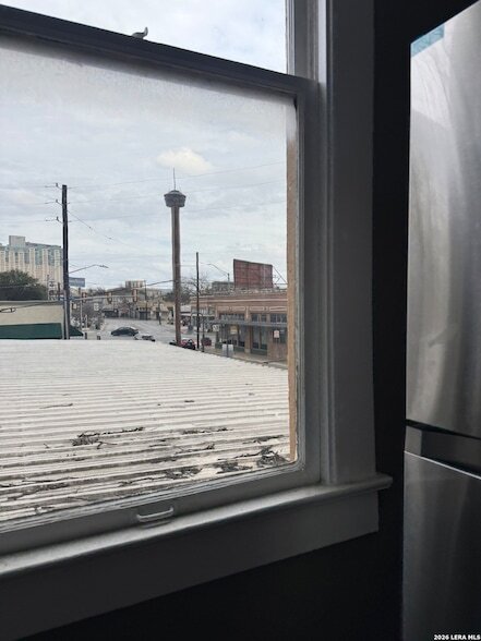 Building Photo - 919 S Alamo St