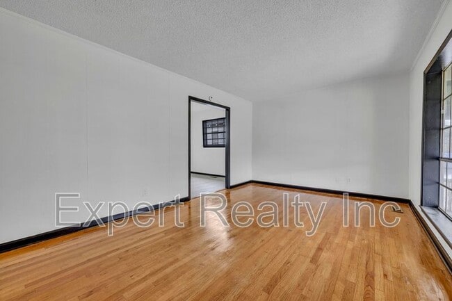 Building Photo - 117 62nd St