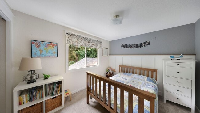 Building Photo - 3 Bed 2.5 Bath - Exceptional Condition - P...