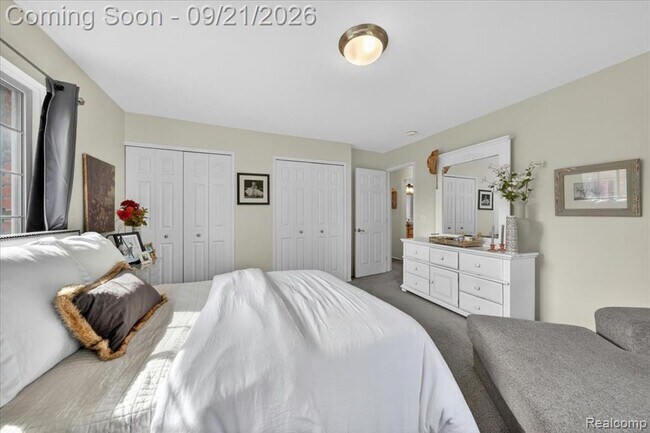 Building Photo - 454 Romeo Rd