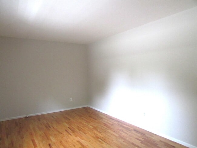 Building Photo - 74 B Demarest Ave