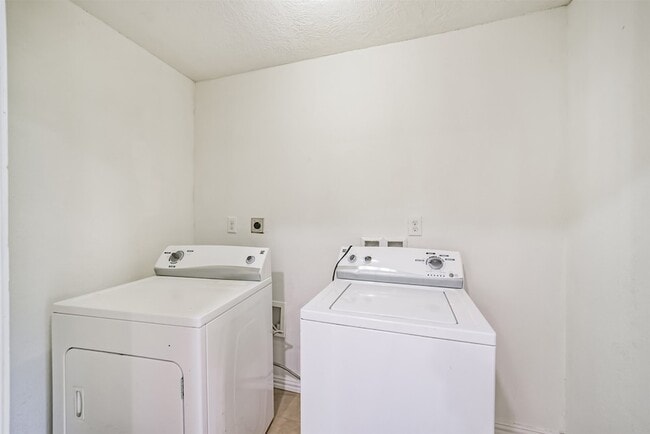 Building Photo - 1510 Tarley St