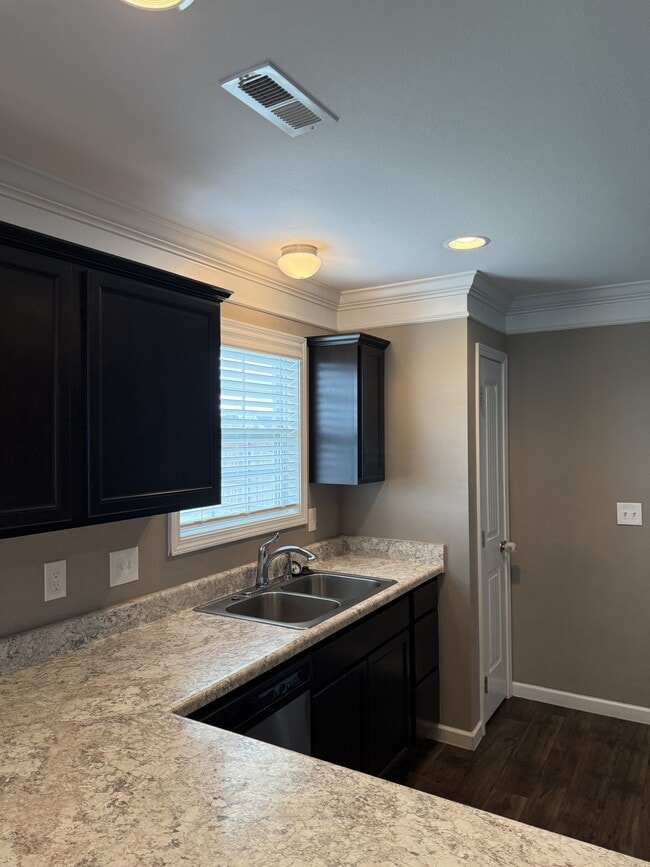 Building Photo - 3113 Dominion Dr