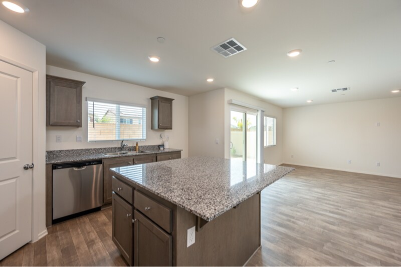 Building Photo - 28650 New Yorker Ln