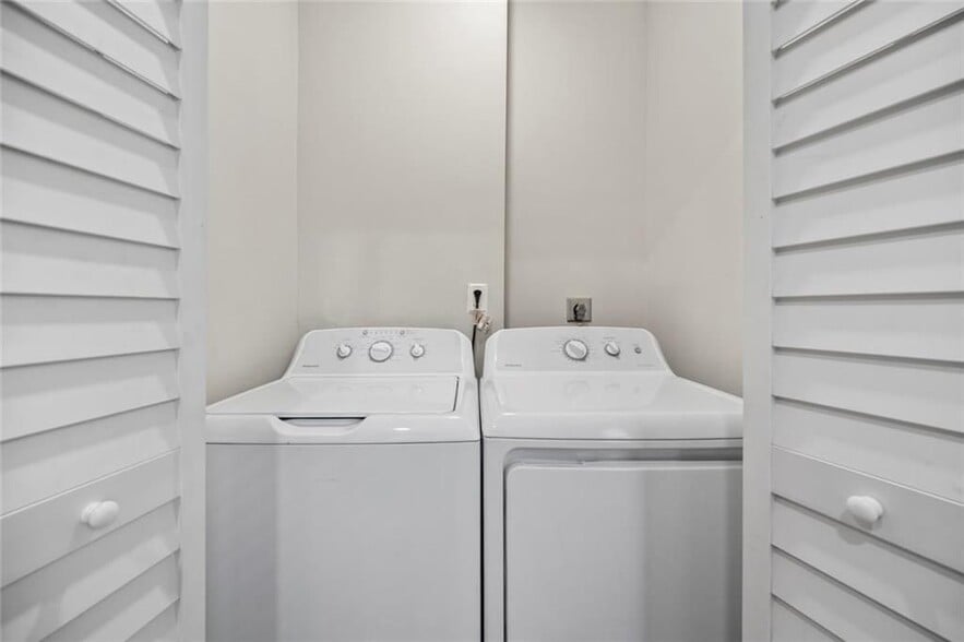 Building Photo - 1126 Briarcliff Pl NE