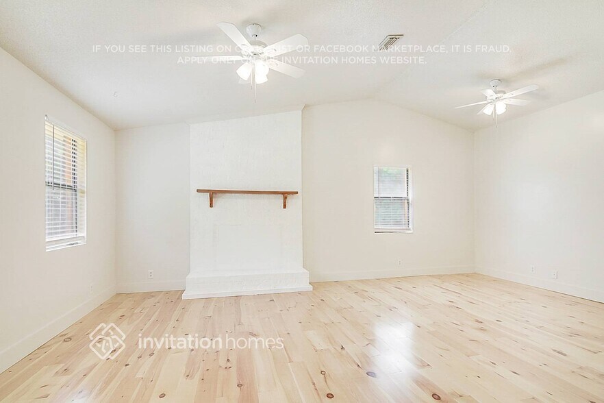 Building Photo - 10612 Chelsea Dr