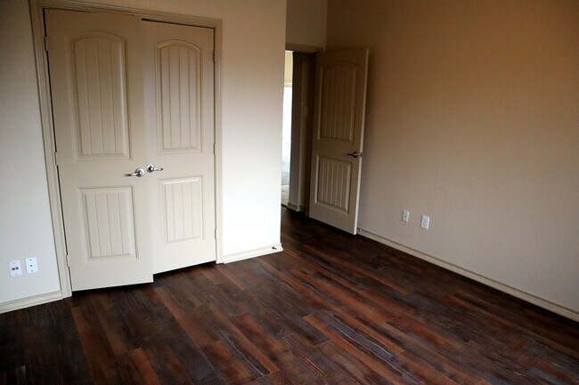 Building Photo - 2245 Laurel Forest Dr