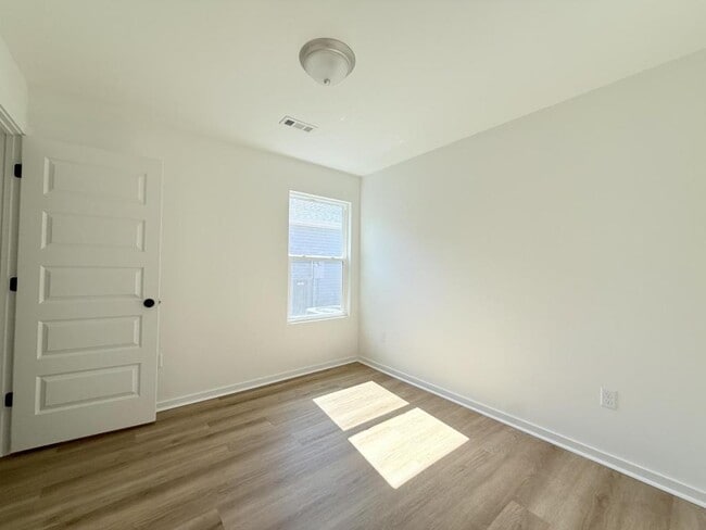 Building Photo - 213 Eagle Edge Dr