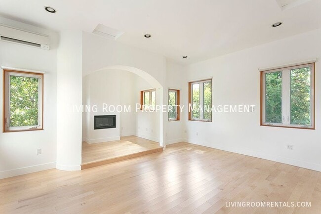 Building Photo - 8616 N Swenson-