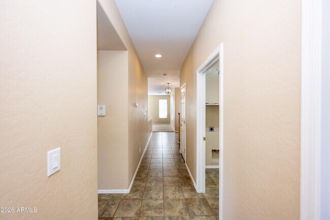 Building Photo - 2023 W Shackleton Dr