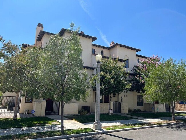 Primary Photo - 247 S Arroyo Dr