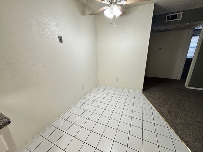 Building Photo - 1-bed, 1-bath apartment with washer and dryer provided