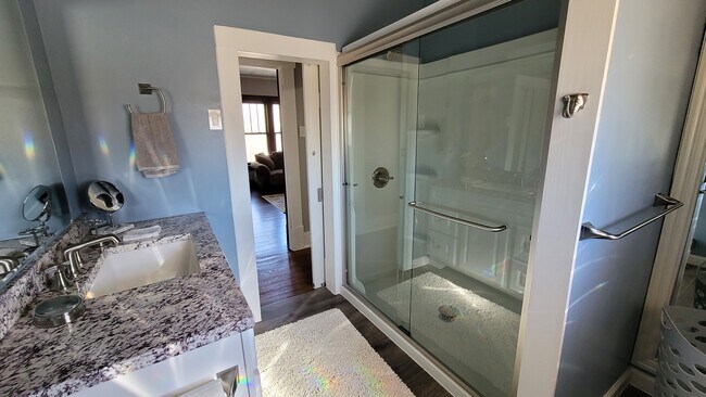 Building Photo - 1601 N Broadway St