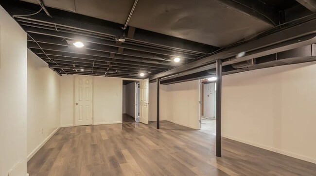 Building Photo - 1270 Del Rey Dr