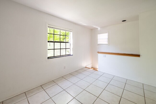 Building Photo - 516 Hillside Ave