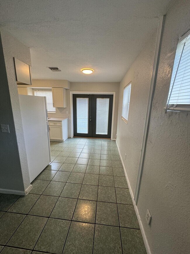 Building Photo - 2770 NW 25th St